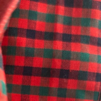 バッグの内側。赤のタータンチェック