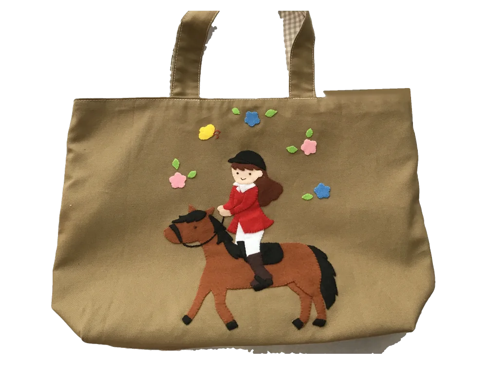 乗馬をする女の子と馬のアップリケのバッグ
